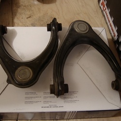 ::SOLD::
2000 civic front upper controll arms.